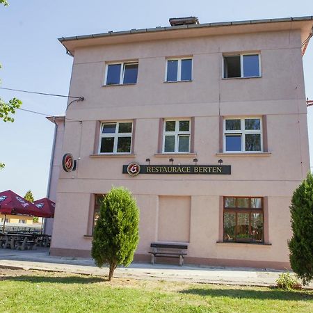 Pension Berten Strasice Strasice  Екстериор снимка