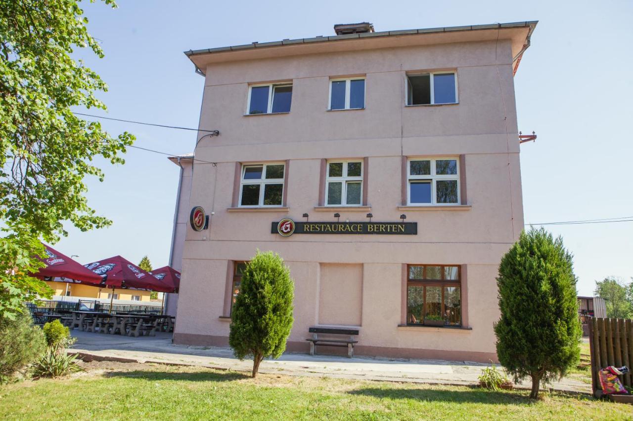 Pension Berten Strasice Strasice  Екстериор снимка